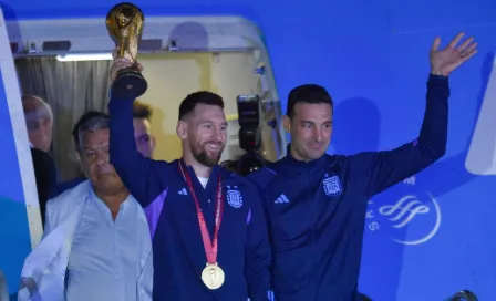 Argentina: Llegó a casa y una gran multitud le dio la bienvenida tras ganar la Copa del Mundo