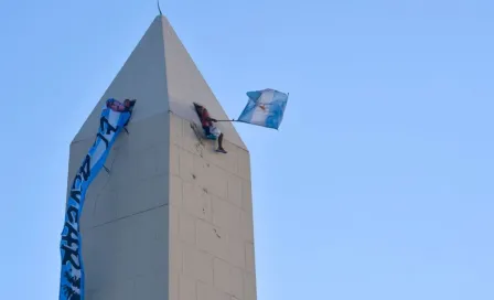 Argentina: Aficionados subieron a la cima del Obelisco, monumento de más de 60 metros de altura