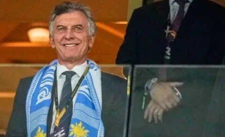 Argentina: Mauricio Macri sortea su "bufanda de la suerte" tras campeonato