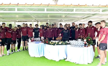 Guillermo Ochoa fue recibido con brindis en el Salernitana