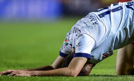 Chivas no pudo contra diez en desastroso empate ante San Luis; Vega sale entre lagrimas por lesión