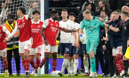 Arsenal: Aficionado patea al arquero en final de juego contra Tottenham