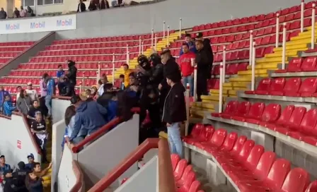 Aficionados de Cruz Azul inician conato de bronca contra policía del Victoria tras derrota vs Necaxa