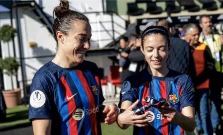 Barcelona Femenil: Jugadoras tuvieron que recoger las medallas de la Supercopa por su cuenta