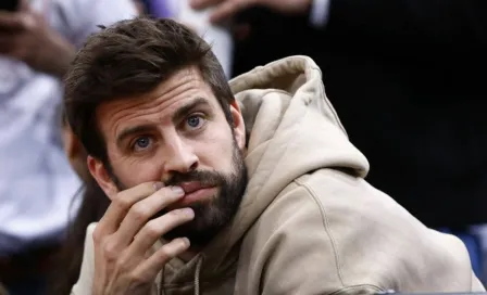 Piqué: Fanáticos de Shakira le cantan al exjugador 'pa' tipos como tú' en París