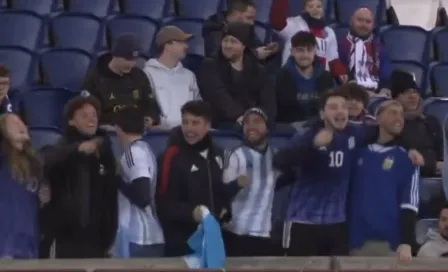 Aficionados argentinos se burlan de los franceses en partido del PSG