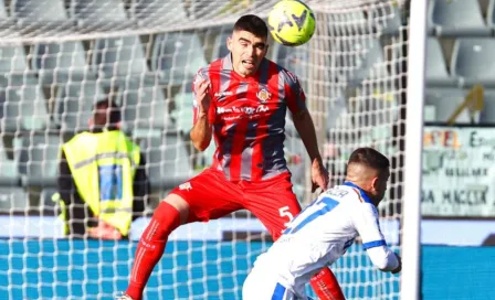 Johan Vásquez fue titular en la derrota del Cremonese ante el Lecce