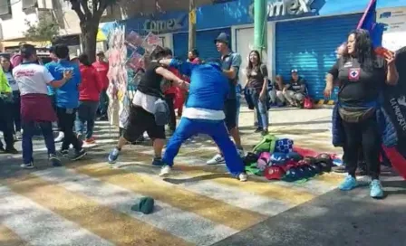 Aficionados de Cruz Azul y Toluca se pelean afuera del estadio 