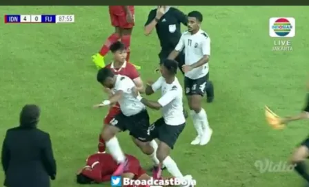 Futbolista le propinó brutal nocaut a su rival durante un partido en Indonesia 