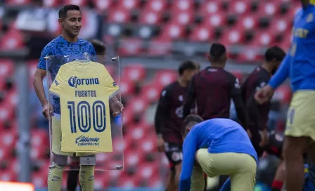 América homenajeó a Luis Fuentes por sus 100 partidos con las Águilas