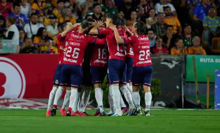 Chivas se consolidó como el mejor visitante de la Liga MX tras vencer a Tigres