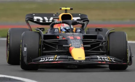 Checo Pérez lideró el último día de pruebas en Baréin con su RB19