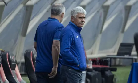 Tuca Ferretti: ¿Cuáles serían las sanciones al DT de Cruz Azul por fumar en el Estadio Azteca?