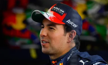 Checo Pérez muestra su cuello de 'Superman' y se hace viral en redes sociales