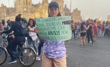 Scarlett Camberos fue apoyada en marcha feminista del Día Internacional de la Mujer