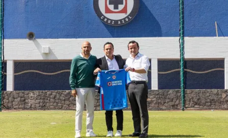 Mikel Arriola visitó a Cruz Azul en La Noria; se reunió con Conejo Pérez y Víctor Velázquez