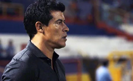 Jorge Almirón presente en el Estadio Jalisco; apunta a remplazar a Benjamín Mora