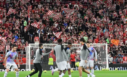 VIDEO: Aficionados del Athletic protestan durante el partido contra el Barcelona