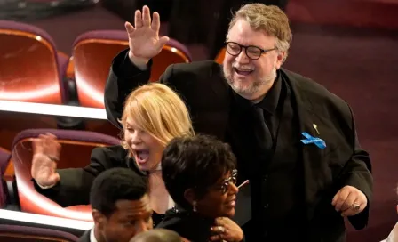 Guillermo del Toro: ¿Por qué usó un moño azul en el Oscar 2023?