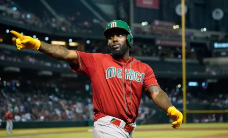 Clásico Mundial de Beisbol: Randy Arozarena da autógrafos en pleno partido