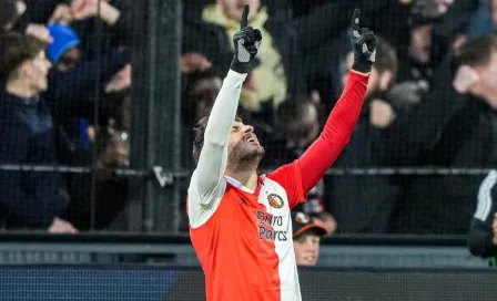 Santi Giménez y el Feyenoord hacen lluvia de goles y acceden a Cuartos de Final