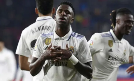 Barcelona: Aficionados culés le cantan a Vinicius "muérete" en el Camp Nou