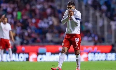 Victor Guzmán será baja para el Clásico Tapatío tras expulsión ante América