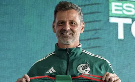 Selección Mexicana: Diego Cocca dio charla técnica en el avión rumbo a Surinam 