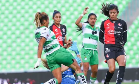 Liga MX Femenil: Jugadora del Atlas sufrió aparatosa lesión y luego volvió al campo