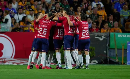 Pocho Guzmán, Alexis Vega y Fernando Beltrán de inicio vs Necaxa