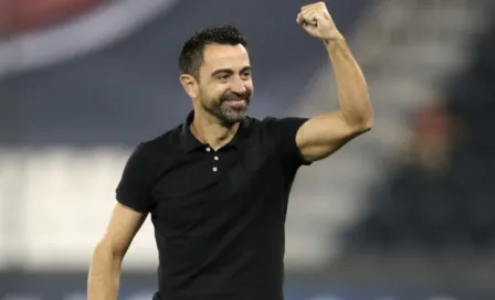 Barcelona: El club catalán se plantea renovar a Xavi por dos temporadas más