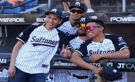 ‘Soldado caído’ lanza la primera bola en partido de los Sultanes de Monterrey