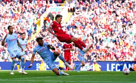 Liverpool empata a contra el Aston Villa con gol de un Firmino que se despide