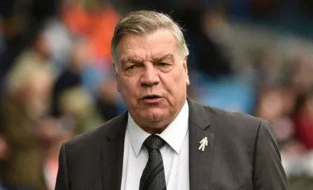 Sam Allardyce protagonizó momento gracioso al 'intentar sobornar' al cuarto árbitro con 5 libras