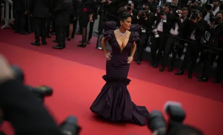 Salma Hayek fue la sensación en el festival Cannes al lucir un vestido de la marca Alexander McQueen