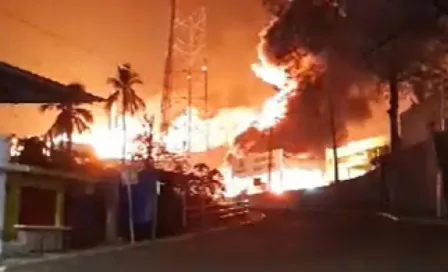 Se registra fuerte incendio en la refinería de Minatitlán, Veracruz