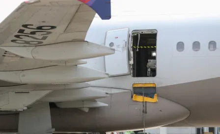 Pasajero de aerolínea Asiana abre la salida de emergencia en pleno vuelo; hay 12 heridos