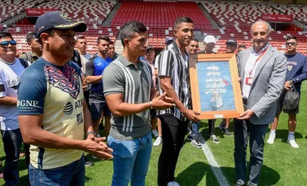 Real Sporting de Gijón recibió a la tripulación del buque mexicano Cuauhtémoc