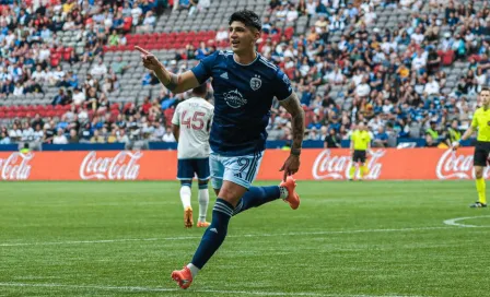 Alan Pulido se lució con golazo de cabeza ante Vancouver en la MLS