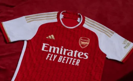 Arsenal suspendió la venta de su nuevo jersey por un error de impresión