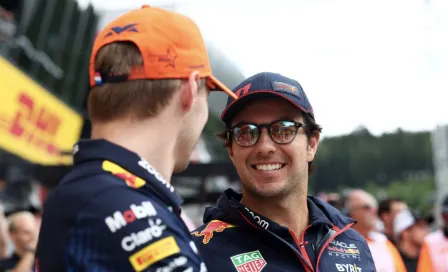 Checo Pérez por reclamos de Sainz: 'Me da risa, fue una buena batalla con Carlos'