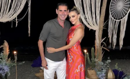 Fernando Hierro y su pareja hacen ceremonia de revelación de su bebé