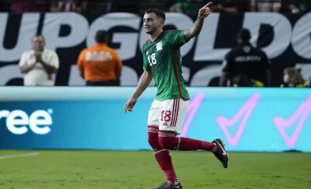 ¡Como en el Mundial! Luis Chávez anota golazo de tiro libre ante Jamaica en la Copa Oro