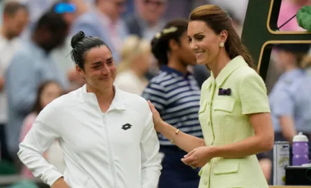 Kate Middleton, princesa de Gales, consuela a Ons Jabeur tras su derrota en la Final de Wimbledon