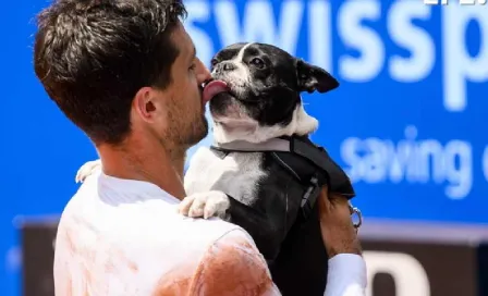 Pedro Cachín y su emotivo festejo junto con su perro por su primer título