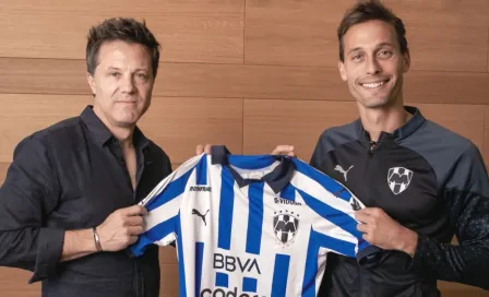 Afición de Rayados se burla de Tigres luego del fichaje de Sergio Canales