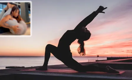 Mujer hace yoga y su flexibilidad en sus piernas impresiona y se hace viral