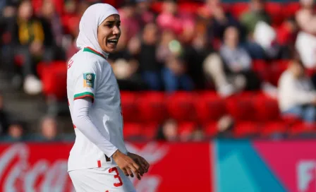 Nouhaila Benzina se convirtió en la primera jugadora del Mundial Femenil en jugar con hiyab