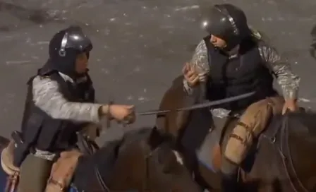 Nacional vs Boca: Policía ocupó sable para tratar de calmar a la afición en Copa Libertadores