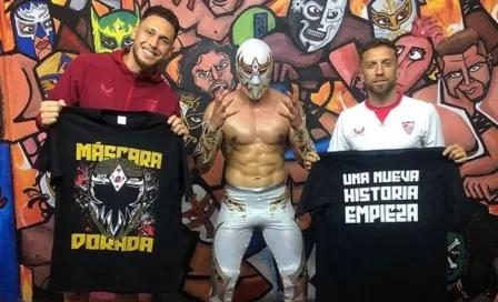 Papu Gómez y Lucas Ocampos se sumergen en la cultura de la lucha libre mexicana